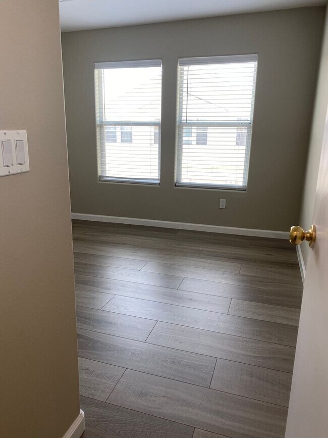 Building Photo - 9318 Square Dance Pl