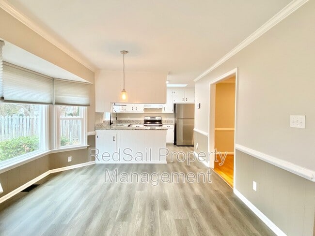 Building Photo - 161 Racine Dr