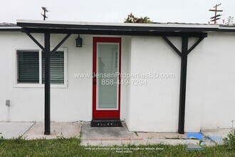 Building Photo - Modern Studio W/ patio