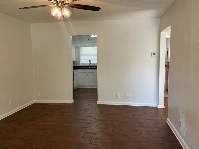 Building Photo - Shaw - 210/212 Allamanda