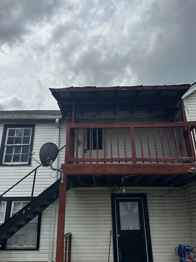 Building Photo - 215 Adams St