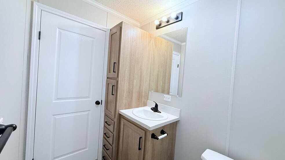 Building Photo - 29647 Erie Ct