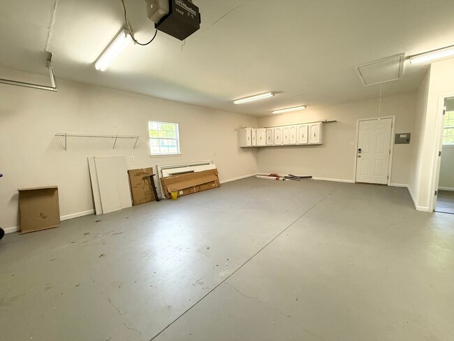 Building Photo - 340 Oran Rd