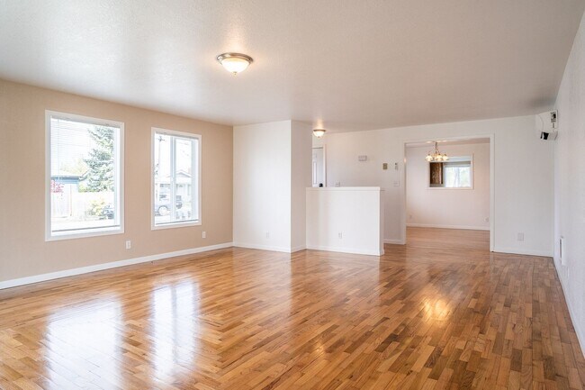 Building Photo - 230 15th Ave SE