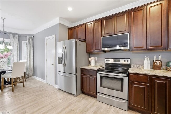 Building Photo - 1859 Parkview Ave