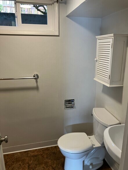 Building Photo - 9416 SW View Point Ter