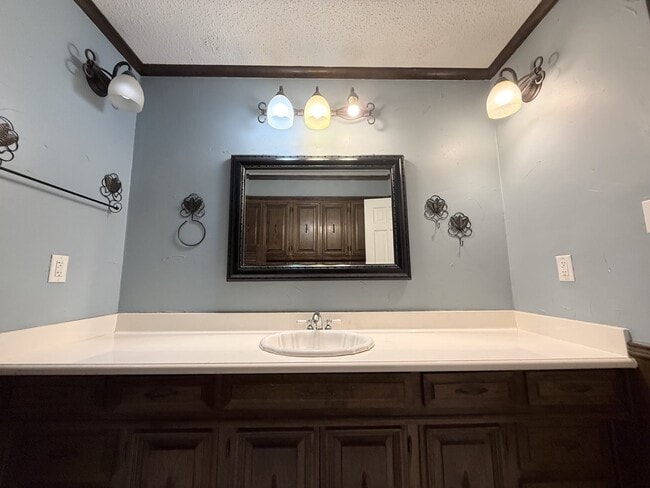 Building Photo - 1200 E Franklin St