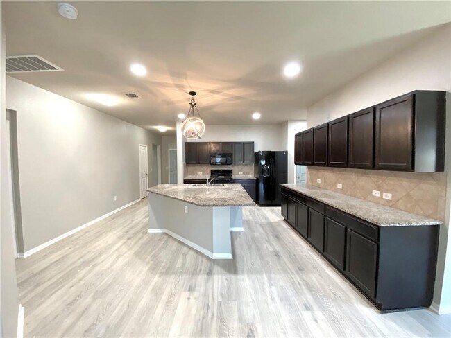 Building Photo - 215 Camellia Dr