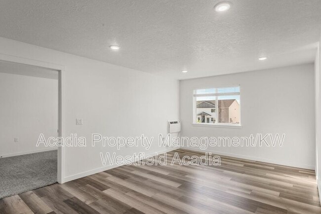 Building Photo - 5741 S 5th Ave