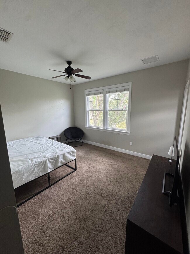 Building Photo - 256 Soho Ct