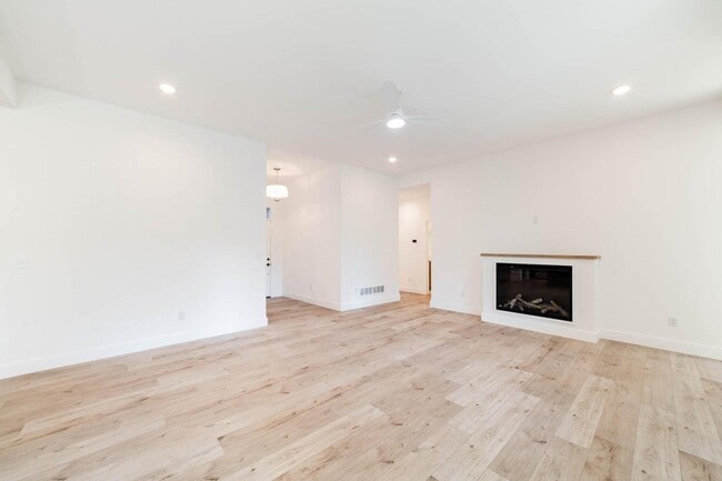 Building Photo - 808 Napa Dr