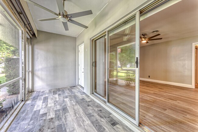 Building Photo - 400 S Luna Ct
