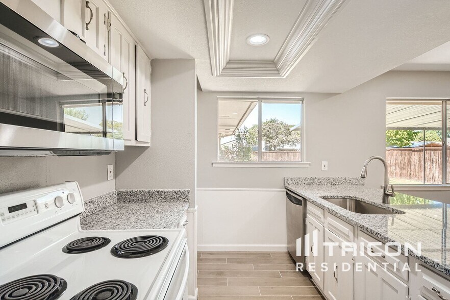 Building Photo - 2625 Sam Houston Dr