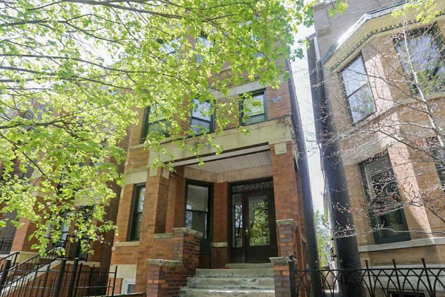 Building Photo - 2326 N Southport Ave