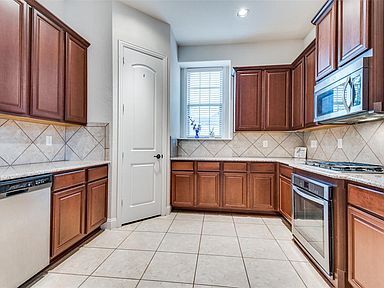 Building Photo - 3636 Treetop Dr