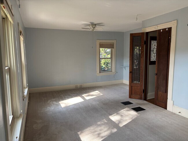 Building Photo - 589 Breckenridge St