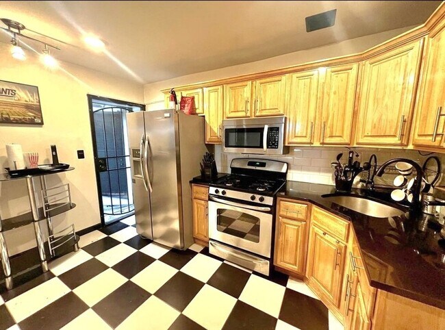 Building Photo - Spacious 2BR in Brooklyn (Bed Stuy)