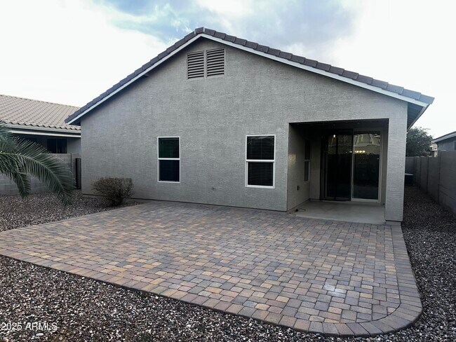 Building Photo - 1686 W Paisley Dr