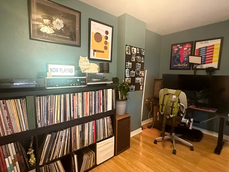 Office/Dining Room - 3131 Milwaukee St