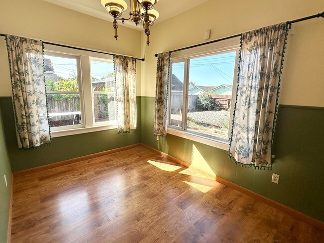 Building Photo - Craftsman Bungalow with Fantastic Fenced Yard