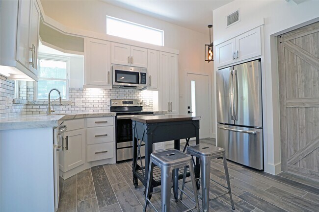 Building Photo - 2310 McDuffie St