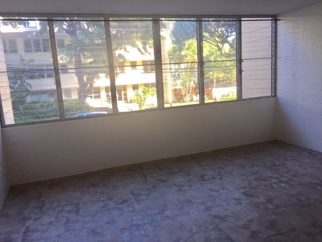 Building Photo - $1,550 Low rise Studio with all utilities included at Punahou Gardens in Makiki