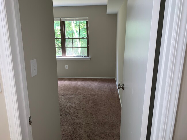 Building Photo - 1403 Green Hollow Dr