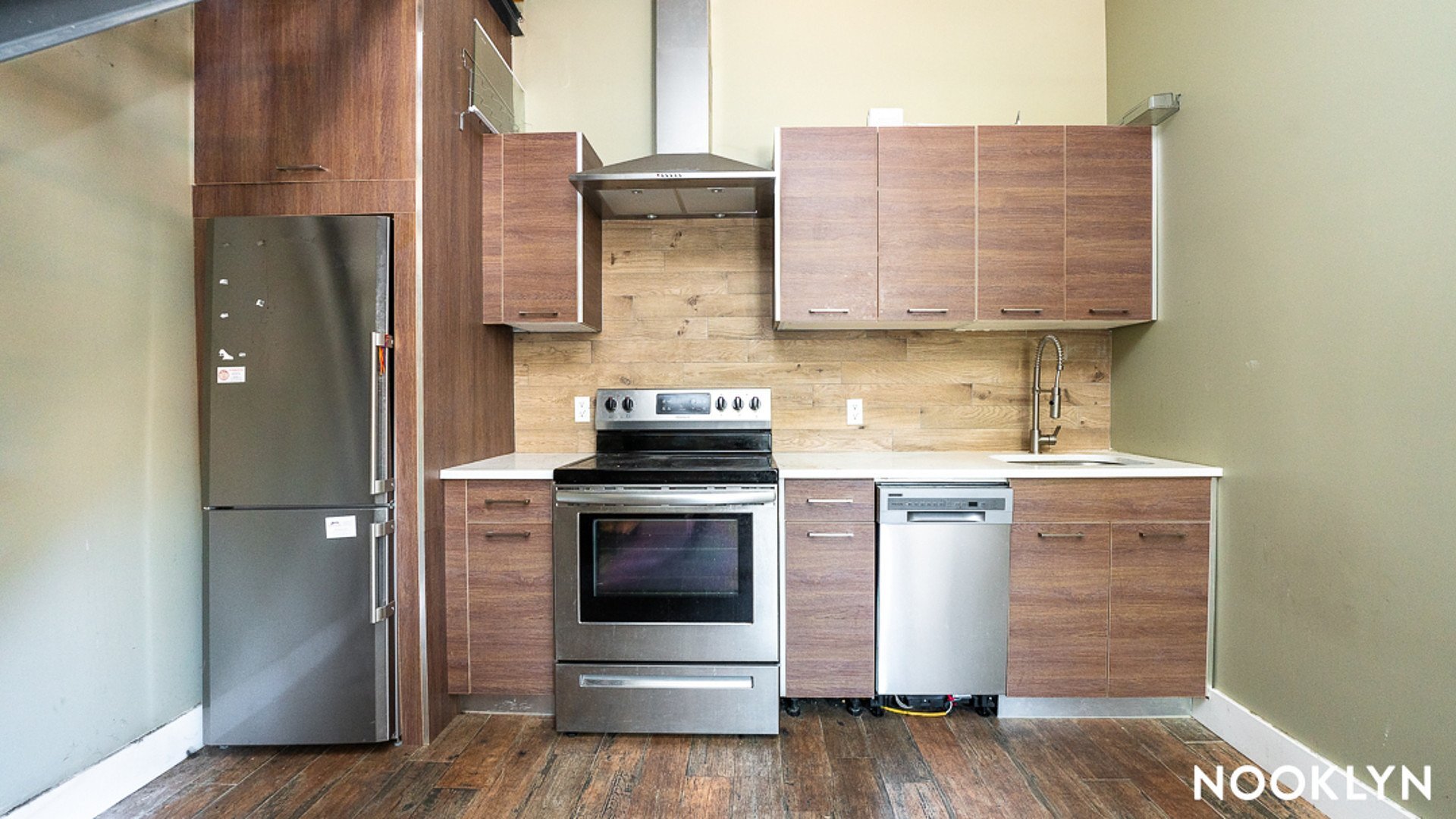 Building Photo - 18-15 Putnam Ave