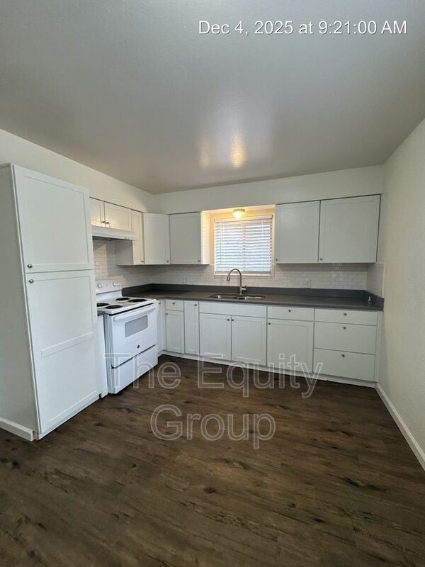 Building Photo - 524 S Encina St