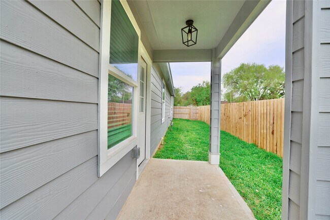 Building Photo - 113 Bolden St