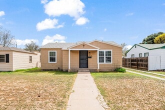 Building Photo - Wonderful 2/1 in Central Lubbock!