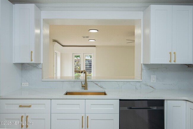 Building Photo - 111 Zoratoa Ave