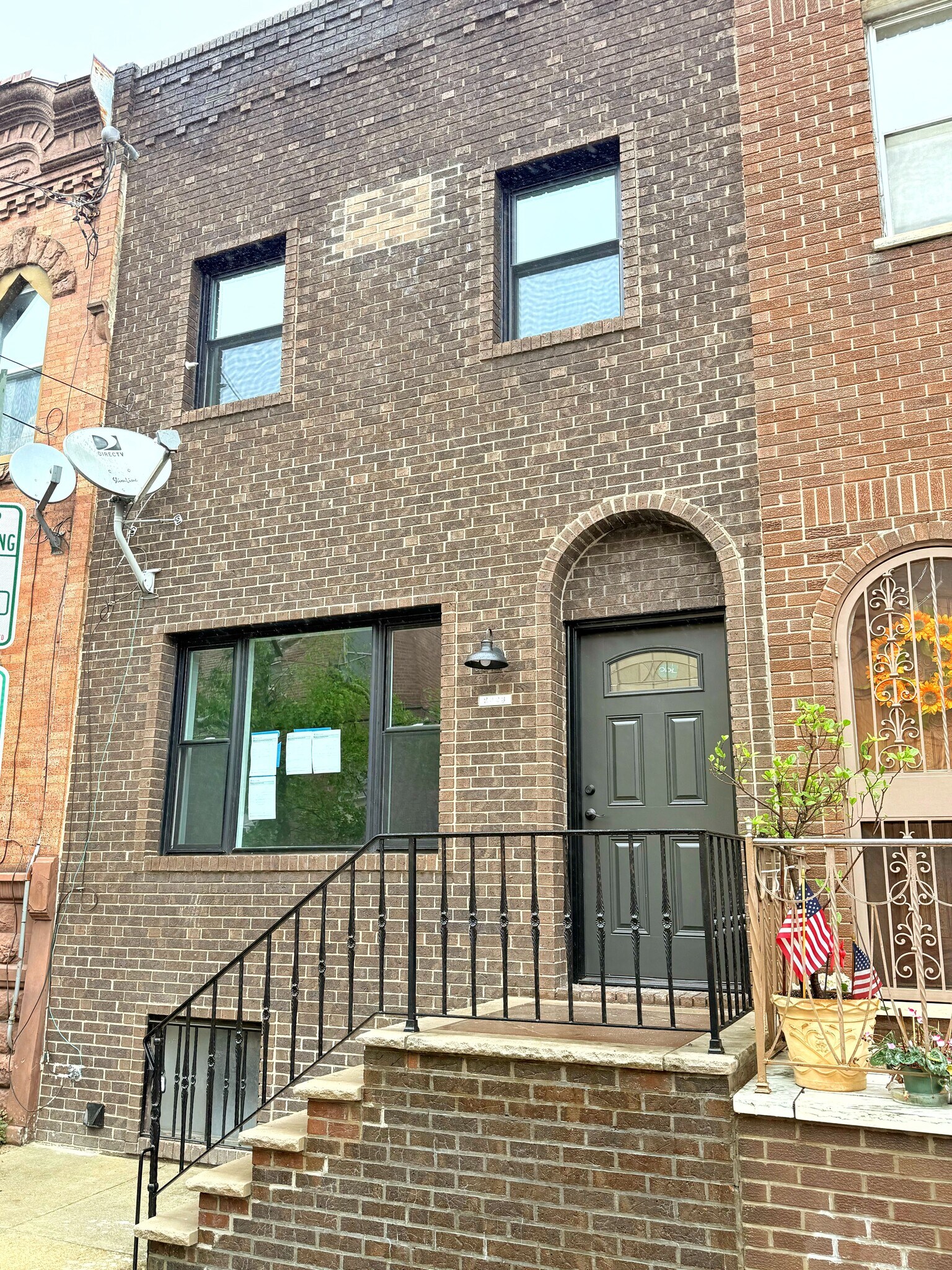 Building Photo - 2323 S 13th St
