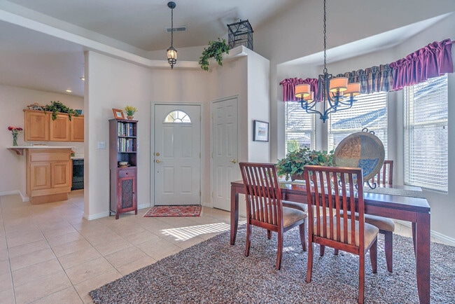 Building Photo - Fully Furnished Home. All utilities includ...