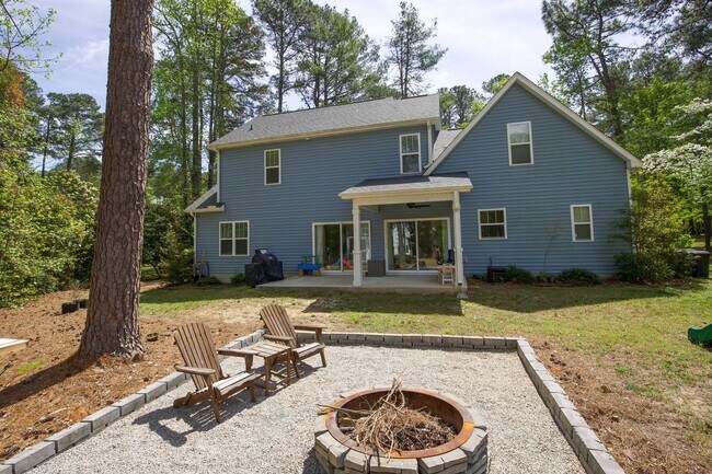 Building Photo - Great space in desirable Whispering Pines