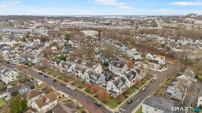 Building Photo - 15 W Main St