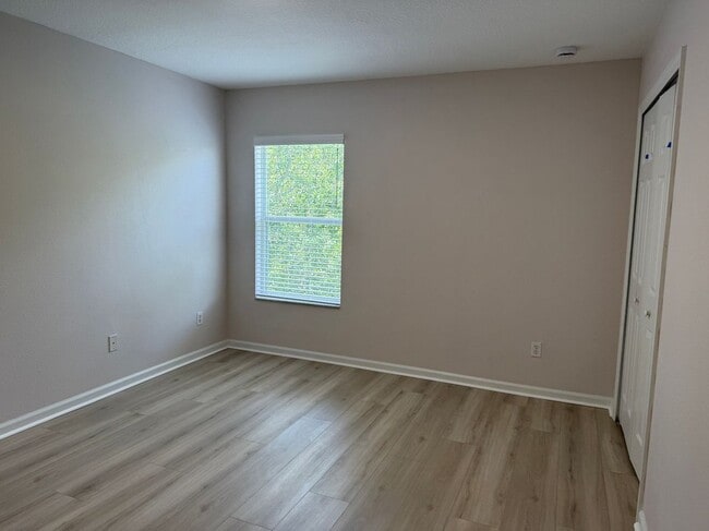 Building Photo - 16617 Cedar Crest Dr