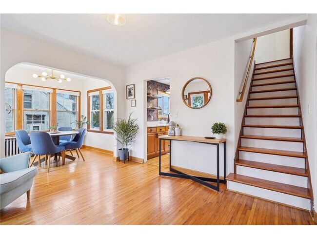 Building Photo - 1705 Ivy Ave E