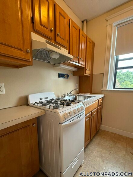 Building Photo - 1152 Commonwealth Ave