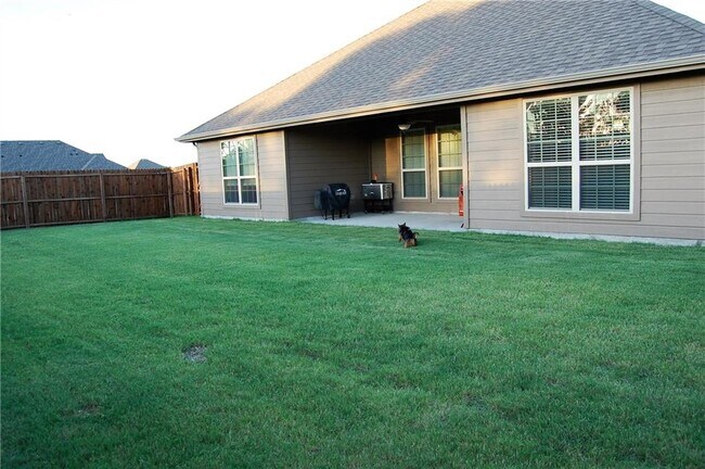 Building Photo - 2201 Liriope Ln