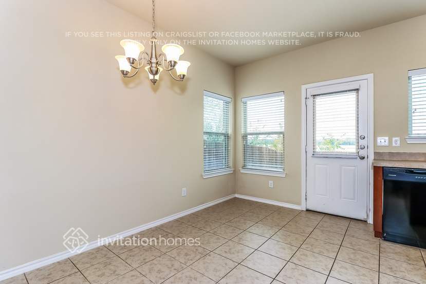 Building Photo - 5548 Thunder Bay Dr