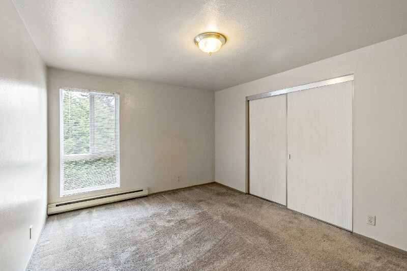 Building Photo - 12520 Roosevelt Way NE