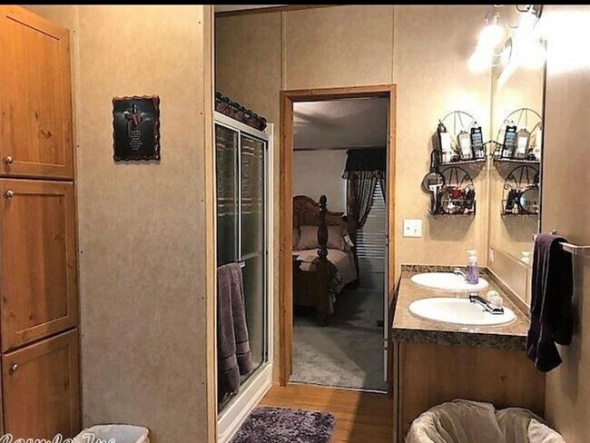 Building Photo - 3 Bedroom Single Family Home in Haskell.