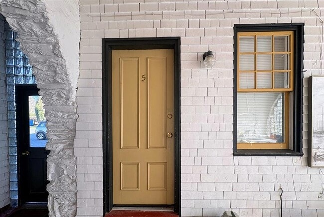 Building Photo - 438 Wolcott Ave