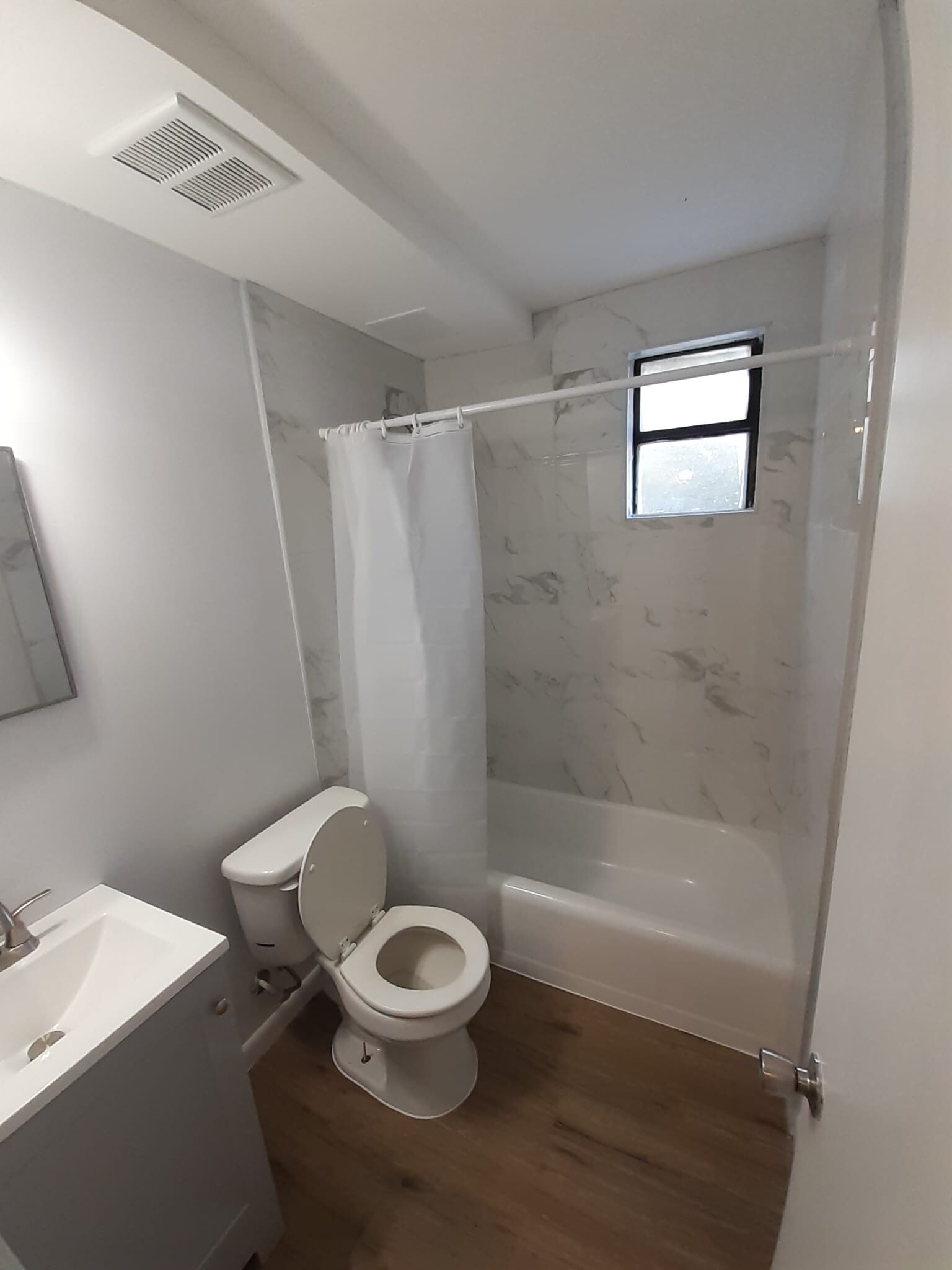 Building Photo - 610 W 18th St