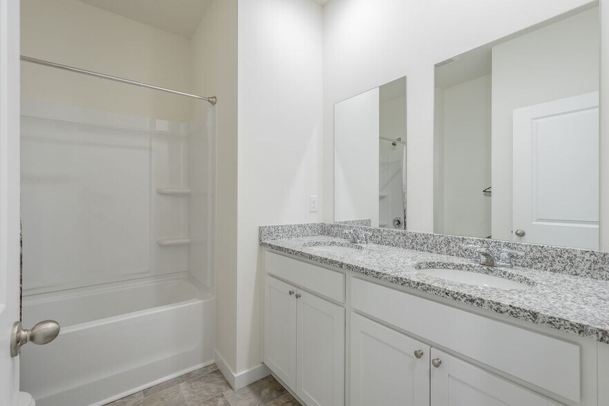 Building Photo - 10815 Upland Dr