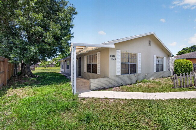 Building Photo - 3943 Roan Ct W