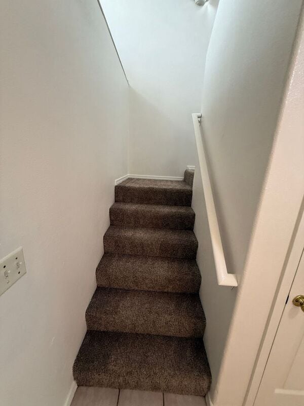 Building Photo - 4342 Ward Pl NE