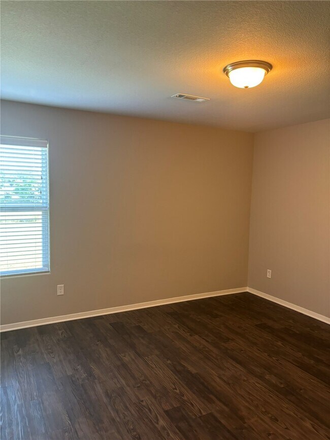 Building Photo - 227 E Anabranch Ct