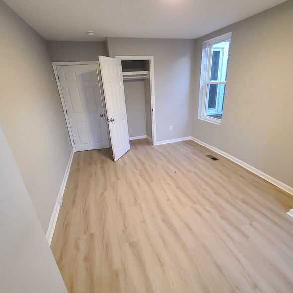 Building Photo - 1331 Narragansett St